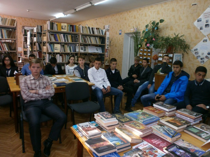 школьники,10 класс,ош29,литературный час, 200 лет поэту лермонтову михаилу, юбилей поэта, библиотека-филиал17 жукова,левина инна, заведующая библиотеки,библиотека-филиал17 жукова,симферополь,республика крым,россия,