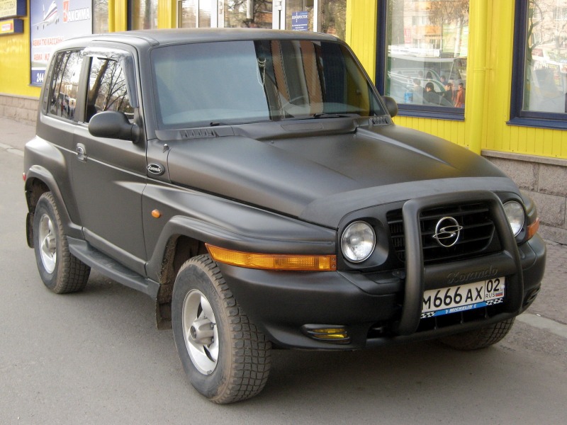 Санг енг Корандо красный