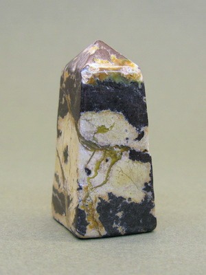Энергия камней № 58 Серпентин с магнетитом (обелиск) фото, обсуждение