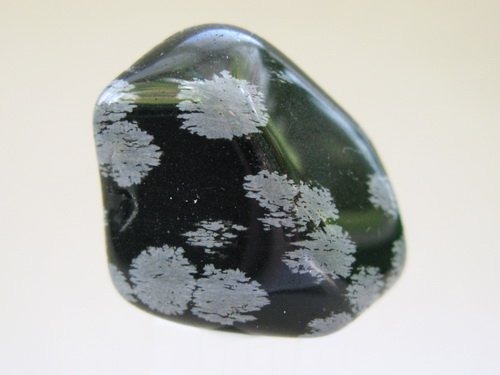 Энергия камней № 61 Снежный обсидиан (окатанный камень) фото, обсуждение