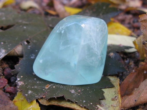 Энергия камней № 85 Зеленый флюорит (окатанный камень) фото, обсуждение