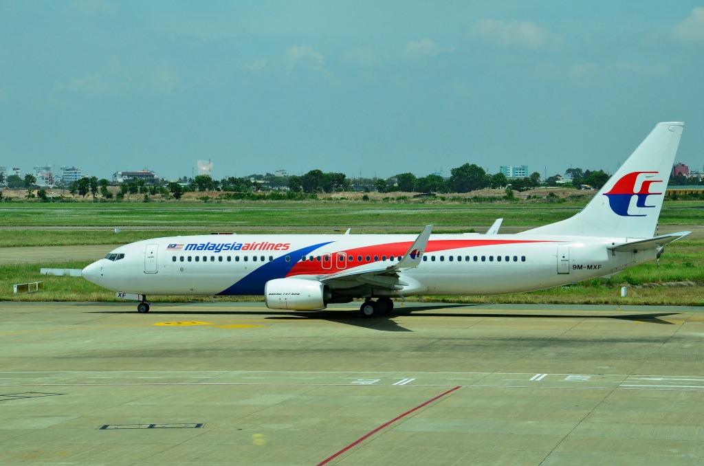 Небо, самолёт, стюардесса. Фото из путешествий.