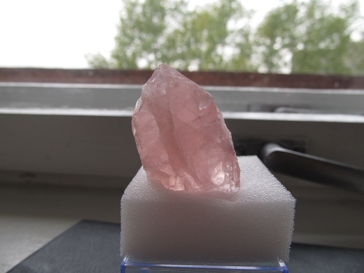 Минералы Сокровища Земли №2 - Розовый кварц