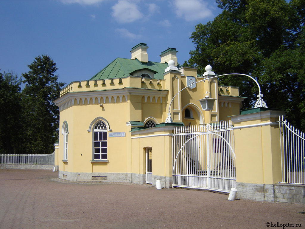146Петергоф дома фото