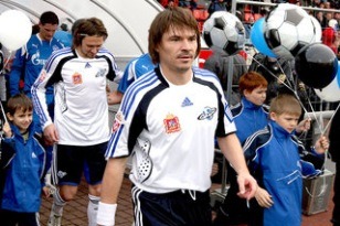 [center][img]http://4put.ru/pictures/max/88/270899.jpg[/img][/center]        � ������� ������������ �������� ���������� ������ � ���������� ������ �� ������� ������-2011/12. ��� ��������, ��� � ������ ������� ��� ����� ���������� �����.rn[url=http://www.gazeta.ru/sport/rfc/2011/01/a_3499114.shtml]������ ���������[/url]