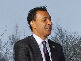 [center][img]http://4put.ru/pictures/max/88/271196.jpg[/img][/center]         ����� ������� ������������ ������� ��� ������ �� ��������� � �������������� ������������� ��� �����. �� ��� ������������ � �������� �������� ������� ����� ��������. Sportbox.ru ����� ���������� ���� ������ � ���������� ���������� ���� ������������ �����������.[url=http://news.sportbox.ru/Vidy_sporta/Futbol/spbnews_Rud-Gullit-Konfliktniy-gollandec?ref=_25_]������ ��������� [/url]