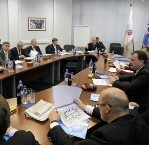 [center][img]http://4put.ru/pictures/max/89/276068.jpg[/img][/center]           �� ���������� ������� ��������� �������� � ���������� ���������� �������-���� ������-2011/12. ����� ������� ���� ������� �� ������� �� ������������ ��������� ������ �������� ����. ��...������ ������ ������......[url=http://www.gazeta.ru/sport/rfc/2011/01/a_3503386.shtml]  ������ ���������[/url]