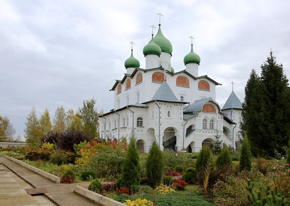 Николо Вяжищский монастырь осень