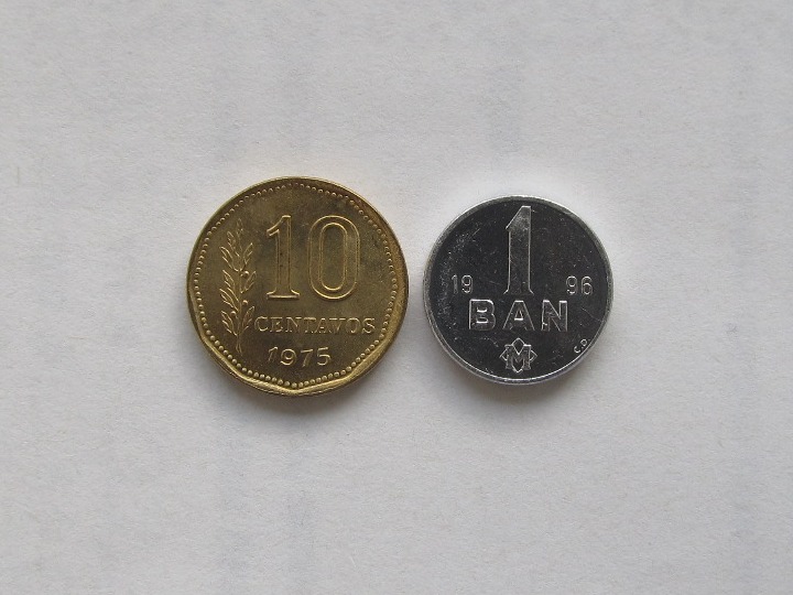 Монеты и банкноты №46  1 сантим (Алжир), 1 бан (Молдова)