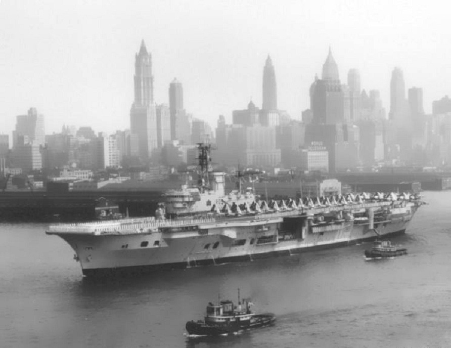 авианосец «HMS Ark Royal» в Нью-Йорке, 1957 год