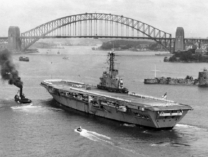 HMS Albion R-07 в Сиднее, Австралия.